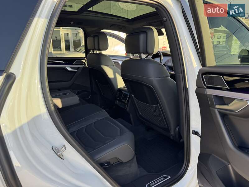 Внедорожник / Кроссовер Volkswagen Touareg 2020 в Черновцах