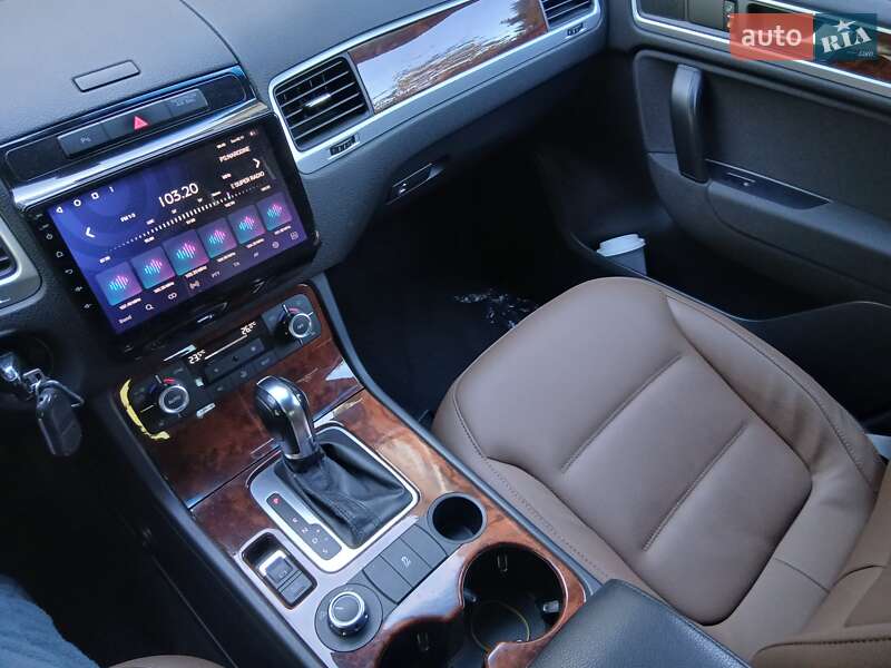 Внедорожник / Кроссовер Volkswagen Touareg 2012 в Одессе