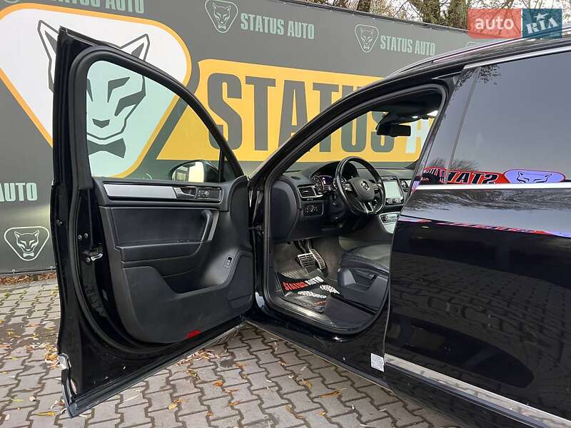 Внедорожник / Кроссовер Volkswagen Touareg 2010 в Хмельницком