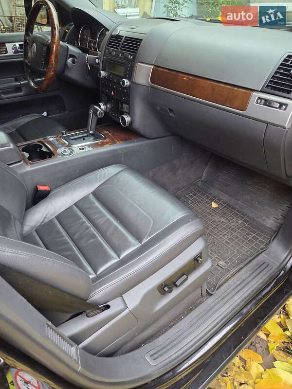 Внедорожник / Кроссовер Volkswagen Touareg 2007 в Харькове