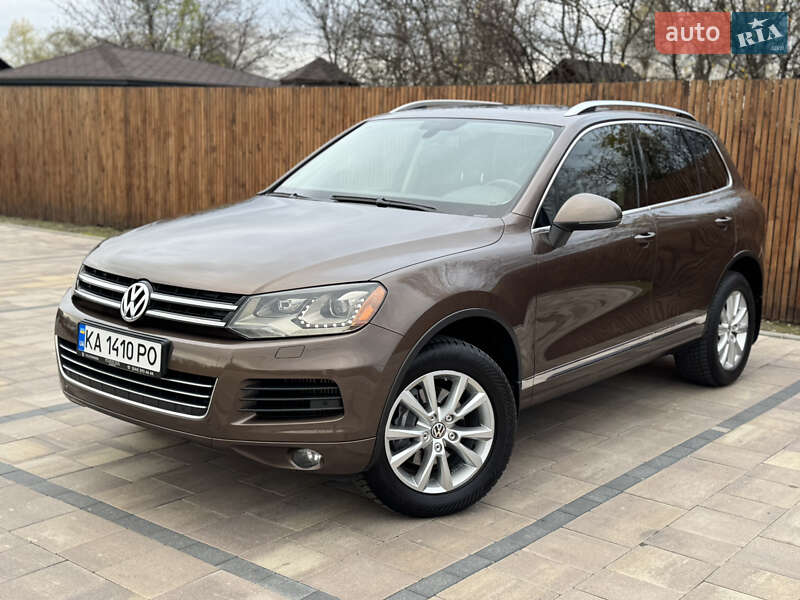 Внедорожник / Кроссовер Volkswagen Touareg 2011 в Киеве