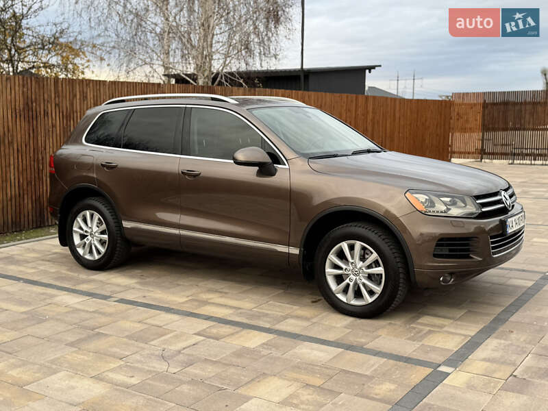 Внедорожник / Кроссовер Volkswagen Touareg 2011 в Киеве