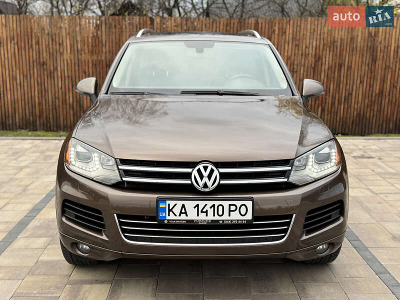 Внедорожник / Кроссовер Volkswagen Touareg 2011 в Киеве