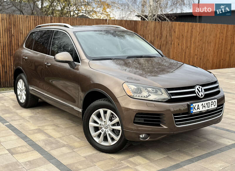Внедорожник / Кроссовер Volkswagen Touareg 2011 в Киеве