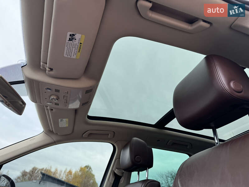 Внедорожник / Кроссовер Volkswagen Touareg 2011 в Киеве