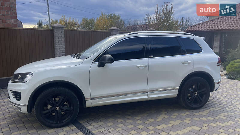 Внедорожник / Кроссовер Volkswagen Touareg 2017 в Черновцах