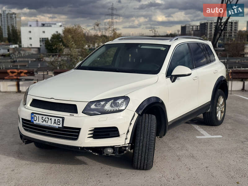 Внедорожник / Кроссовер Volkswagen Touareg 2010 в Киеве