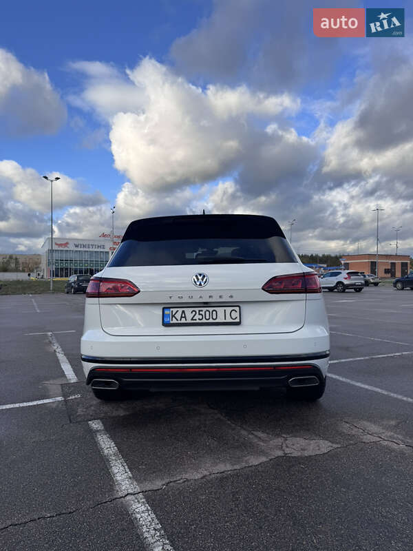 Внедорожник / Кроссовер Volkswagen Touareg 2018 в Киеве