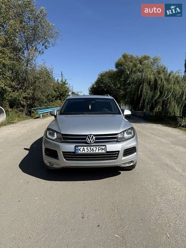 Позашляховик / Кросовер Volkswagen Touareg 2012 в Києві