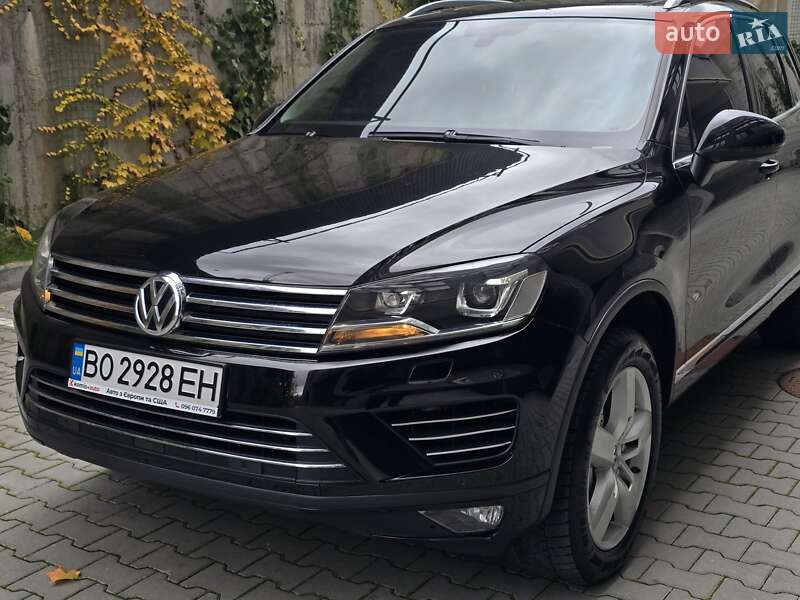 Внедорожник / Кроссовер Volkswagen Touareg 2011 в Хмельницком