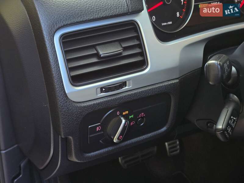 Внедорожник / Кроссовер Volkswagen Touareg 2011 в Хмельницком