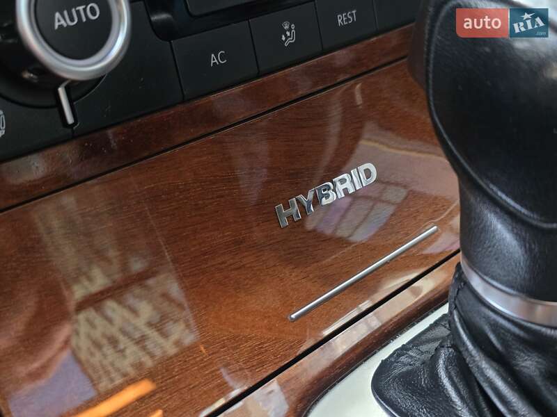 Внедорожник / Кроссовер Volkswagen Touareg 2011 в Хмельницком