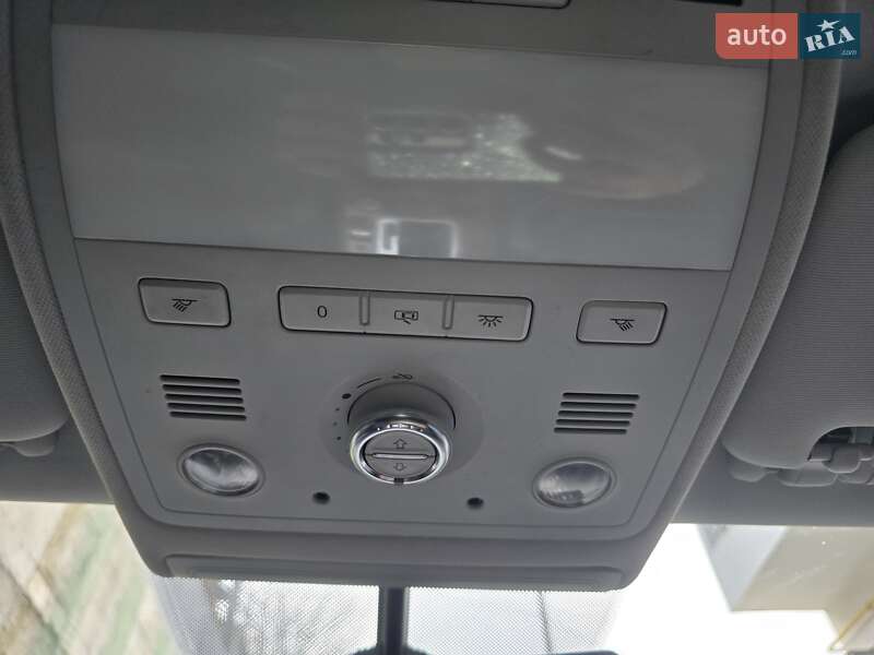 Внедорожник / Кроссовер Volkswagen Touareg 2011 в Хмельницком