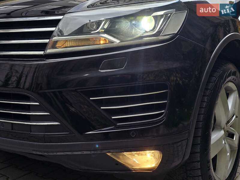 Внедорожник / Кроссовер Volkswagen Touareg 2011 в Хмельницком