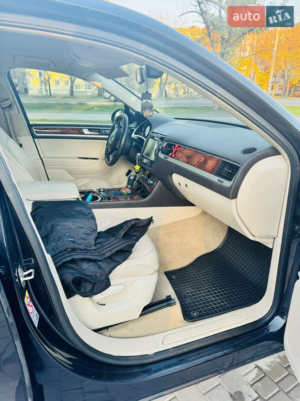 Позашляховик / Кросовер Volkswagen Touareg 2010 в Миколаєві