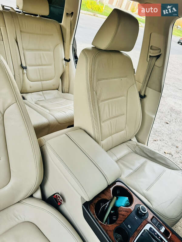 Позашляховик / Кросовер Volkswagen Touareg 2010 в Миколаєві