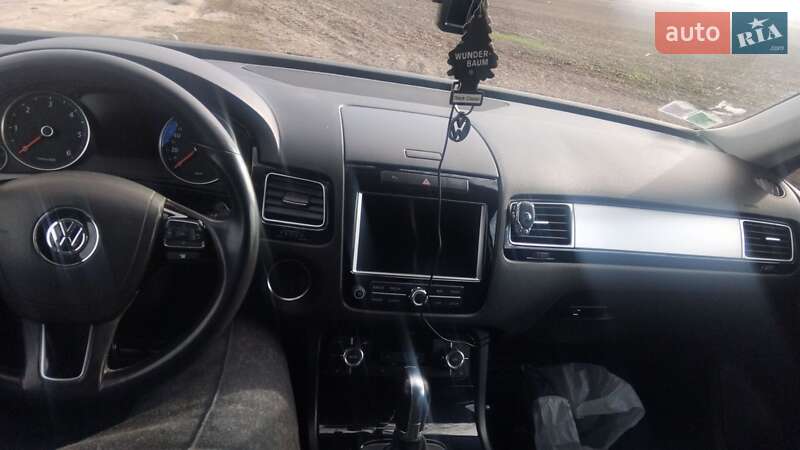 Внедорожник / Кроссовер Volkswagen Touareg 2011 в Кропивницком