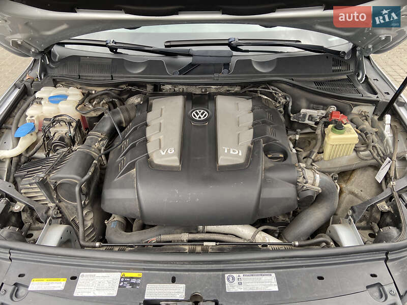 Внедорожник / Кроссовер Volkswagen Touareg 2013 в Львове