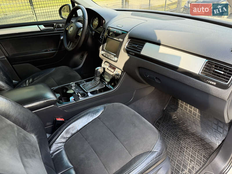 Внедорожник / Кроссовер Volkswagen Touareg 2011 в Запорожье