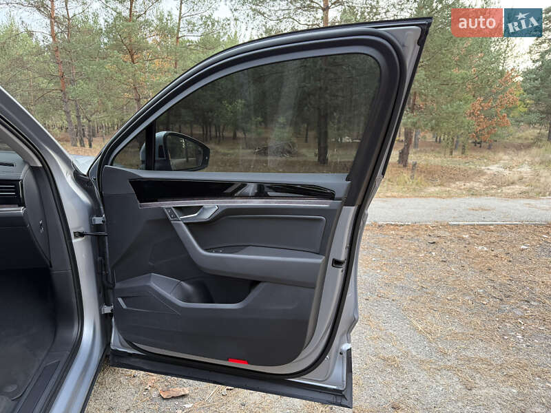 Внедорожник / Кроссовер Volkswagen Touareg 2021 в Киеве