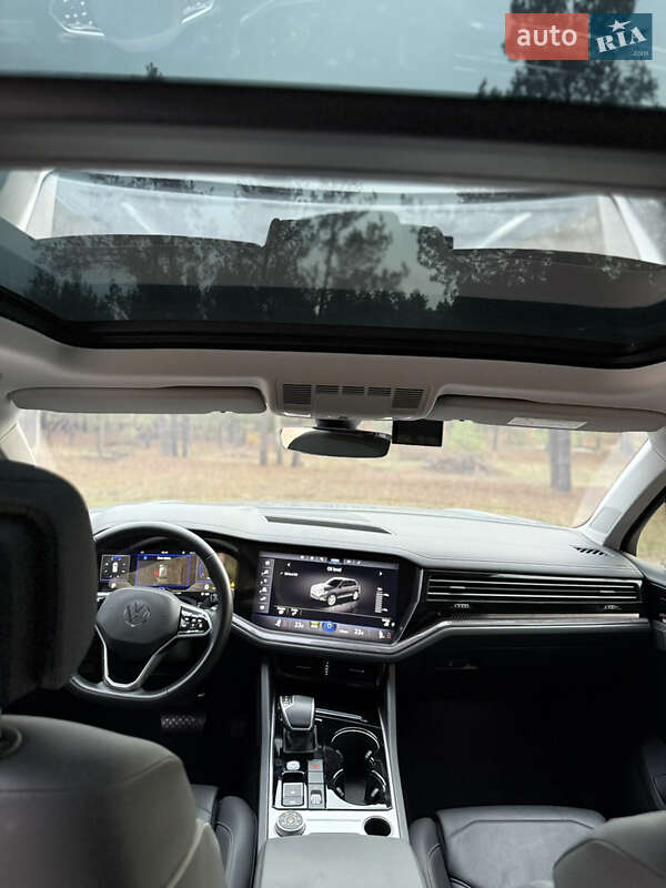 Внедорожник / Кроссовер Volkswagen Touareg 2021 в Киеве