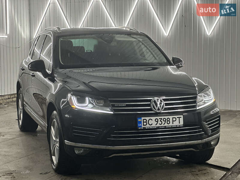 Позашляховик / Кросовер Volkswagen Touareg 2015 в Вінниці
