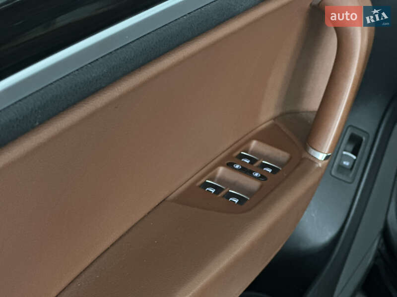 Позашляховик / Кросовер Volkswagen Touareg 2015 в Вінниці