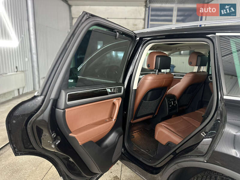 Позашляховик / Кросовер Volkswagen Touareg 2015 в Вінниці