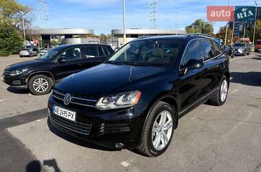 Позашляховик / Кросовер Volkswagen Touareg 2011 в Дніпрі