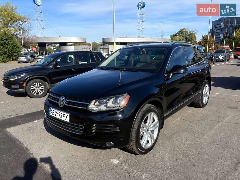 Внедорожник / Кроссовер Volkswagen Touareg 2011 в Днепре