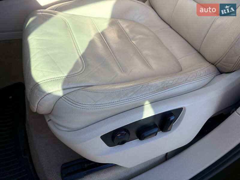 Внедорожник / Кроссовер Volkswagen Touareg 2011 в Днепре