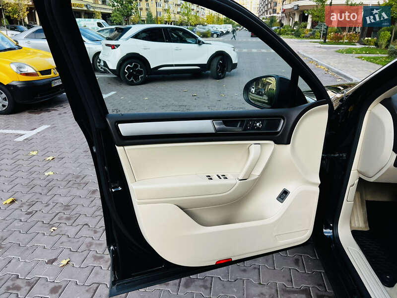 Внедорожник / Кроссовер Volkswagen Touareg 2016 в Киеве фото 20 Внедорожник / Кроссовер Volkswagen Touareg 2016 в Киеве