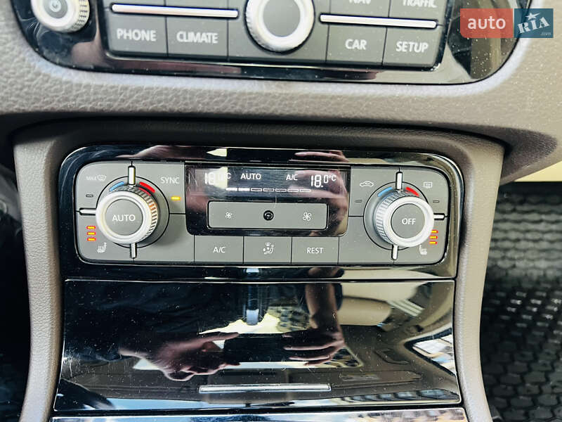 Внедорожник / Кроссовер Volkswagen Touareg 2016 в Киеве фото 29 Внедорожник / Кроссовер Volkswagen Touareg 2016 в Киеве