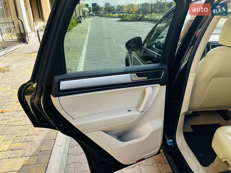 Внедорожник / Кроссовер Volkswagen Touareg 2016 в Киеве фото 43 Внедорожник / Кроссовер Volkswagen Touareg 2016 в Киеве