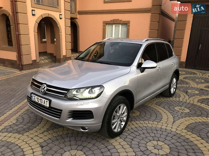 Внедорожник / Кроссовер Volkswagen Touareg 2012 в Хотине