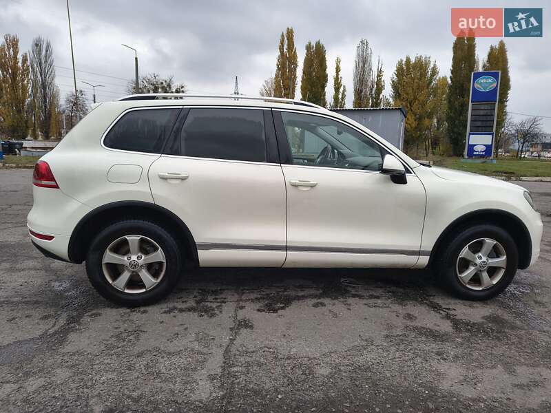 Внедорожник / Кроссовер Volkswagen Touareg 2011 в Киеве