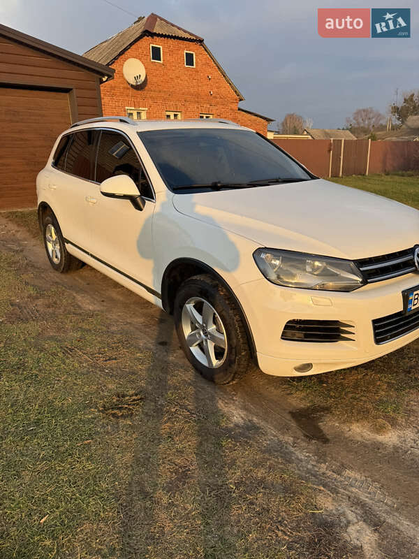 Позашляховик / Кросовер Volkswagen Touareg 2012 в Сумах