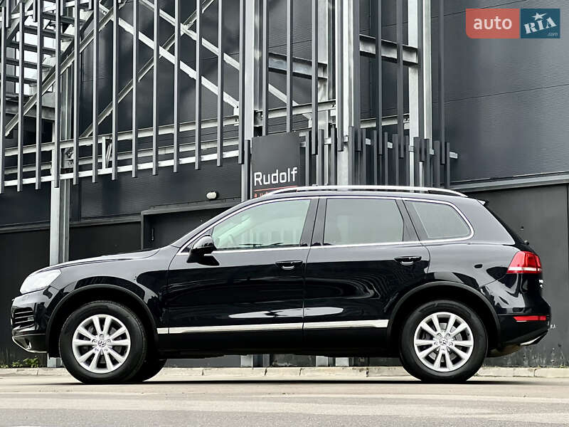 Внедорожник / Кроссовер Volkswagen Touareg 2014 в Киеве