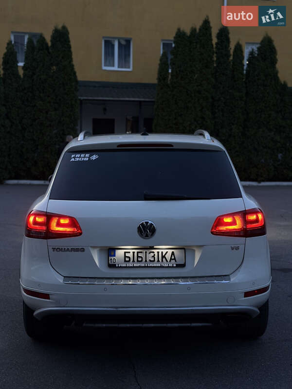 Внедорожник / Кроссовер Volkswagen Touareg 2011 в Киеве