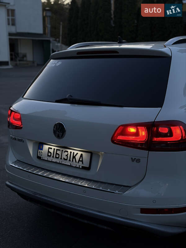 Внедорожник / Кроссовер Volkswagen Touareg 2011 в Киеве