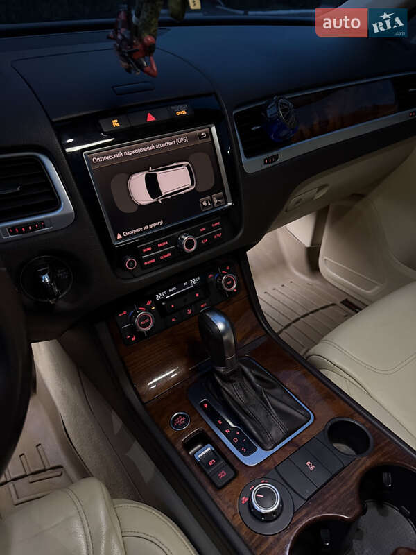 Внедорожник / Кроссовер Volkswagen Touareg 2011 в Киеве