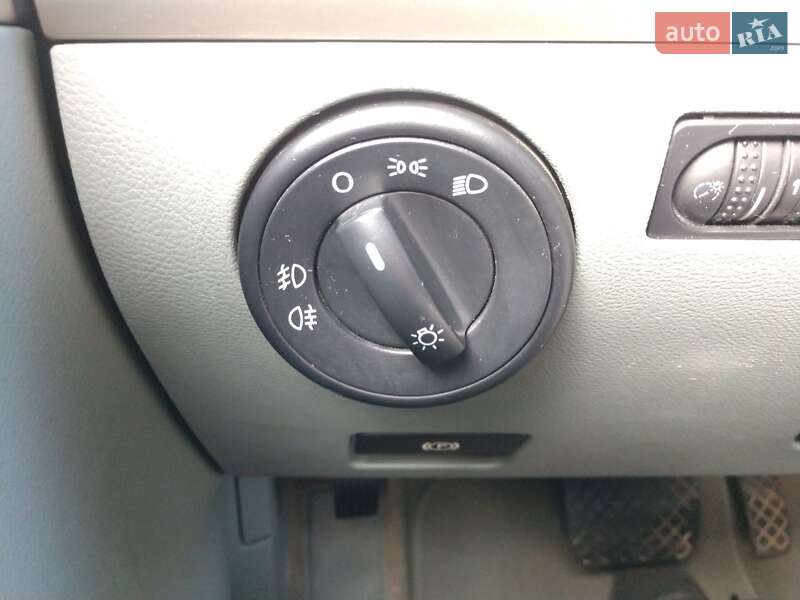 Внедорожник / Кроссовер Volkswagen Touareg 2006 в Львове