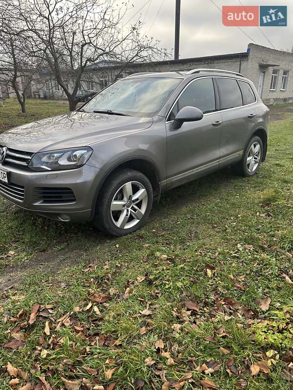 Внедорожник / Кроссовер Volkswagen Touareg 2011 в Буске