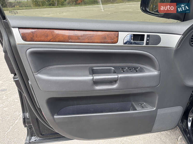 Внедорожник / Кроссовер Volkswagen Touareg 2007 в Киеве