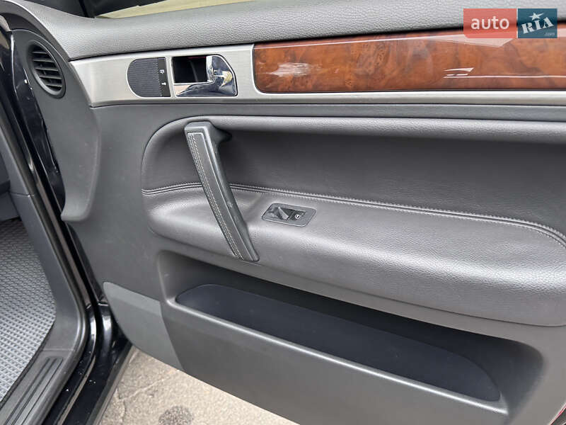 Внедорожник / Кроссовер Volkswagen Touareg 2007 в Киеве