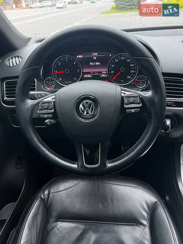 Внедорожник / Кроссовер Volkswagen Touareg 2010 в Калиновке