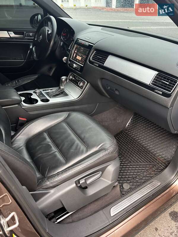 Внедорожник / Кроссовер Volkswagen Touareg 2010 в Калиновке