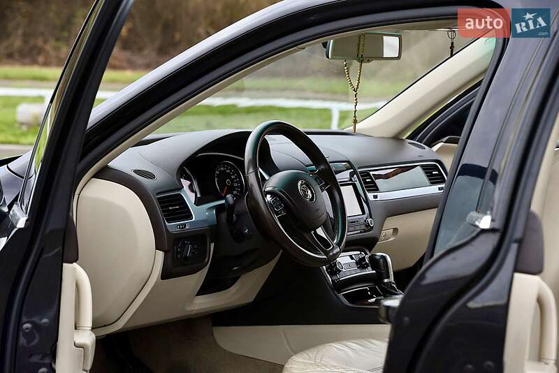 Позашляховик / Кросовер Volkswagen Touareg 2011 в Львові