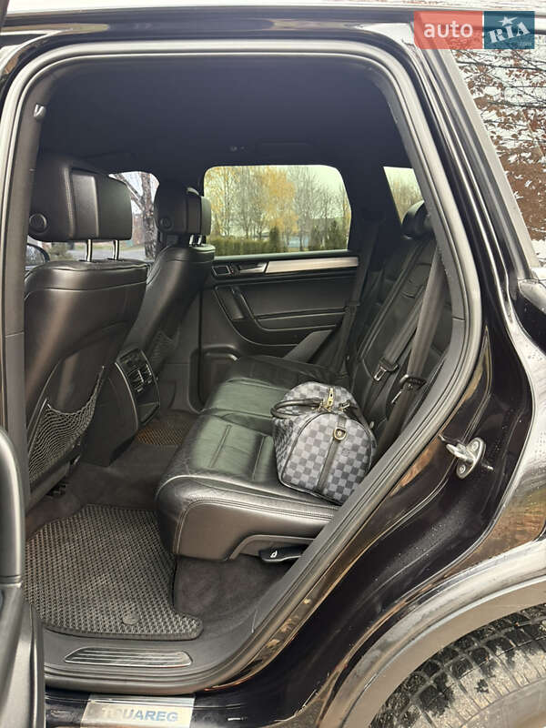 Внедорожник / Кроссовер Volkswagen Touareg 2011 в Хмельницком