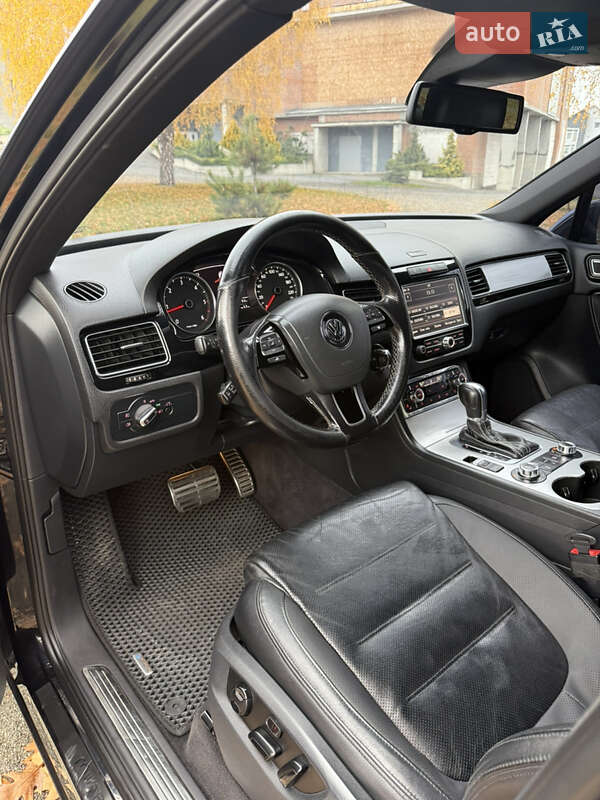 Внедорожник / Кроссовер Volkswagen Touareg 2011 в Хмельницком
